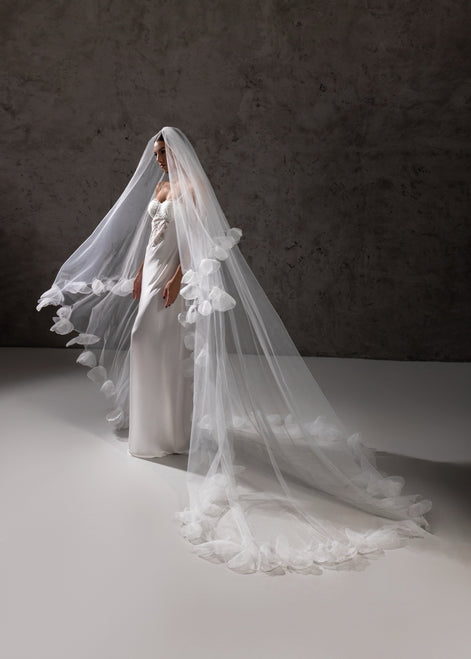 ALICE Bridal Veil with Flowers