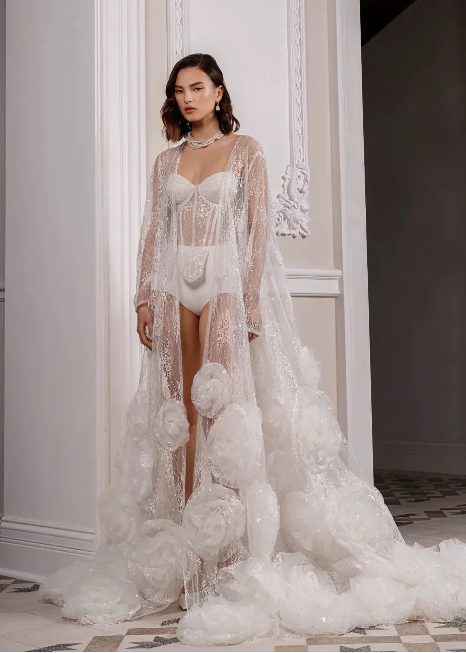 COLETTE lace robe with dahlias
