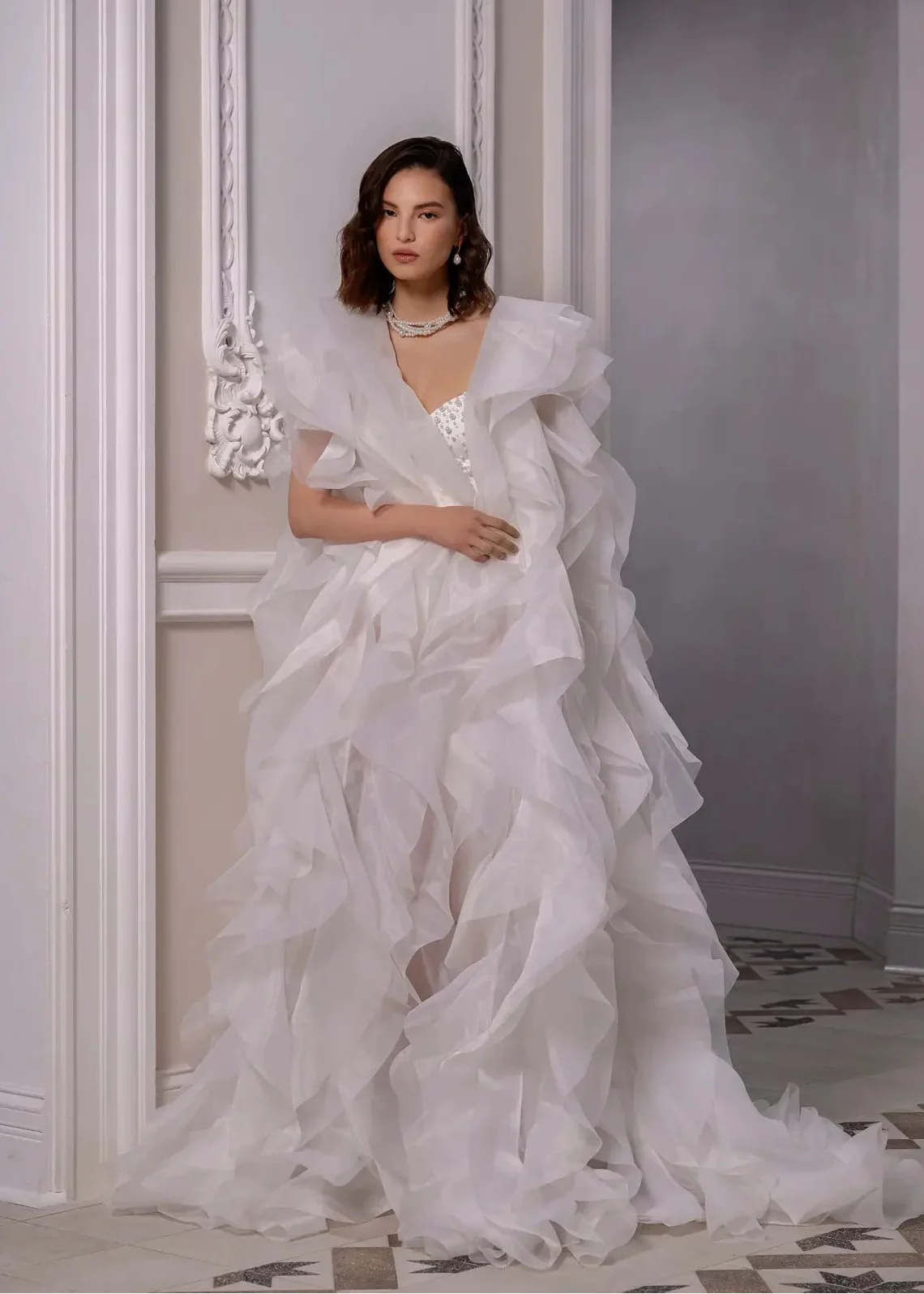 FRIVOLE voluminous cape