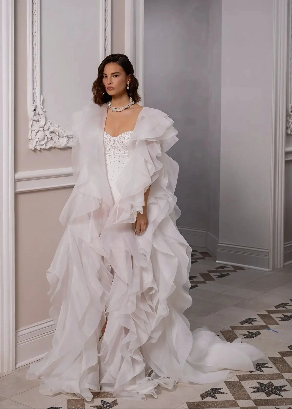 FRIVOLE voluminous cape