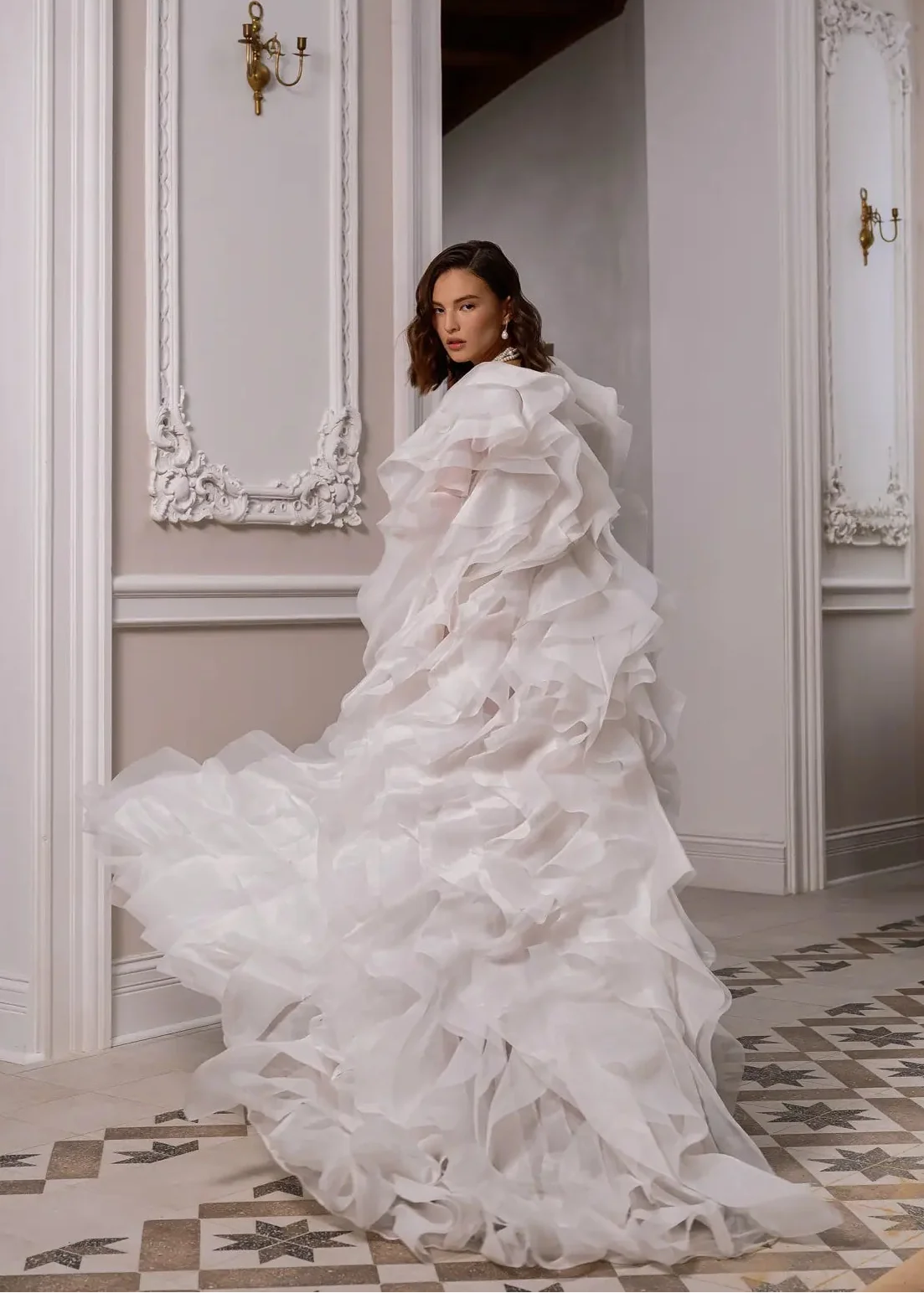 FRIVOLE voluminous cape