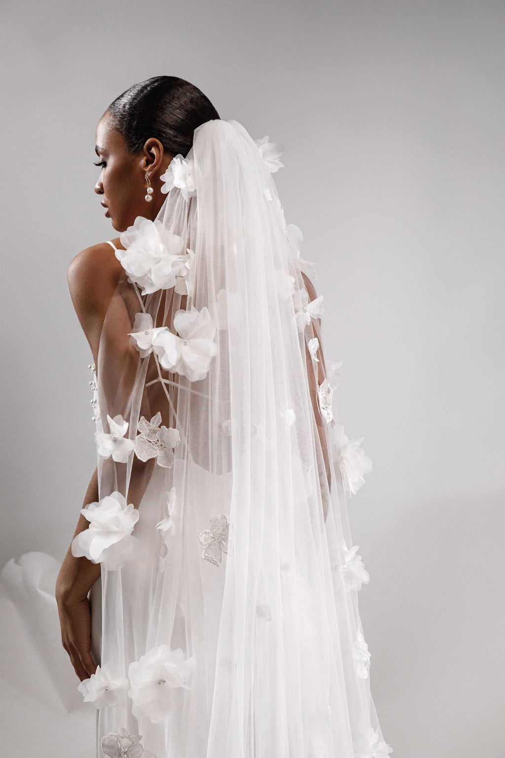 HOLLIE bridal veil with 3D flowers