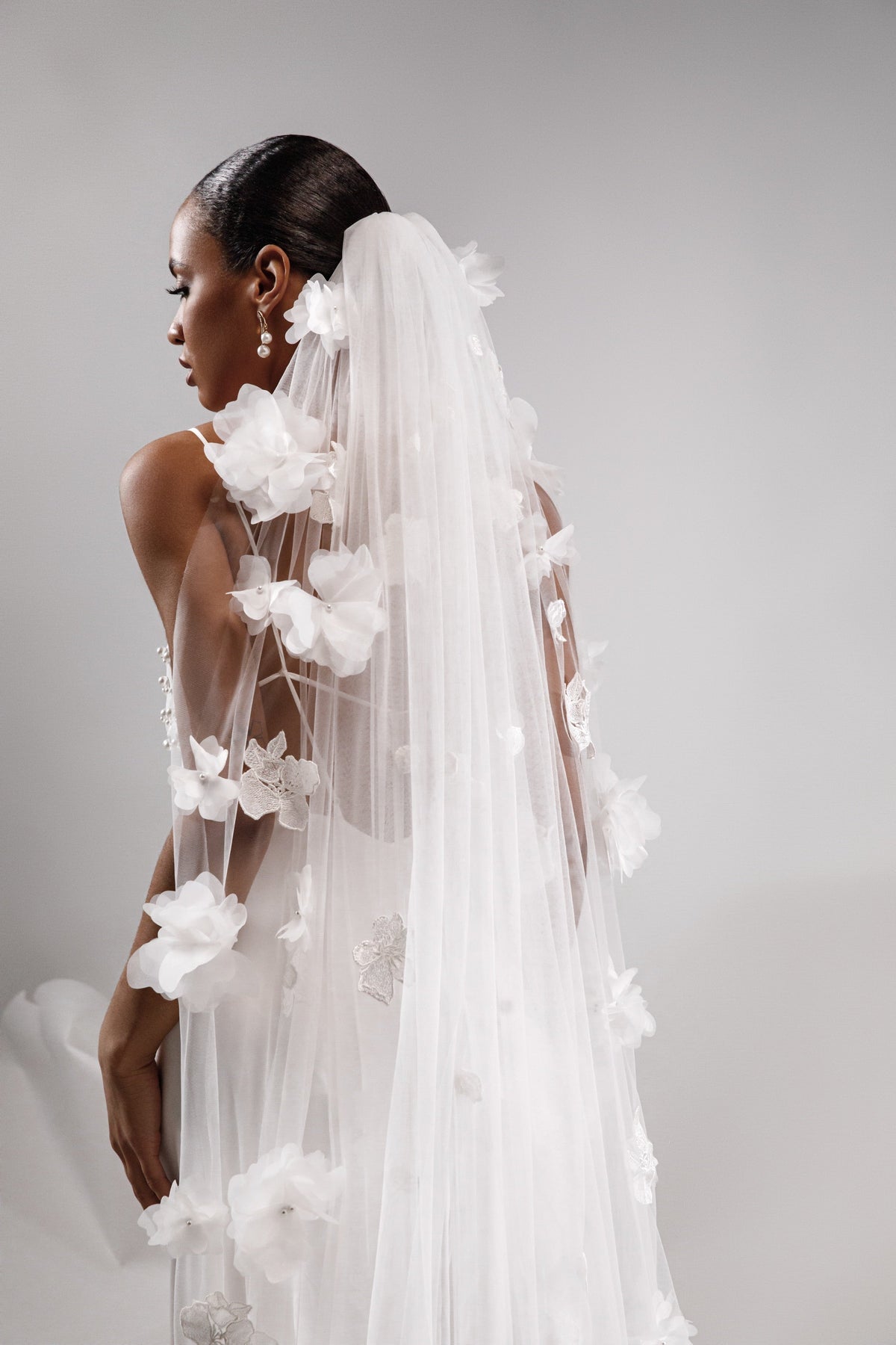 HOLLIE bridal veil with 3D flowers