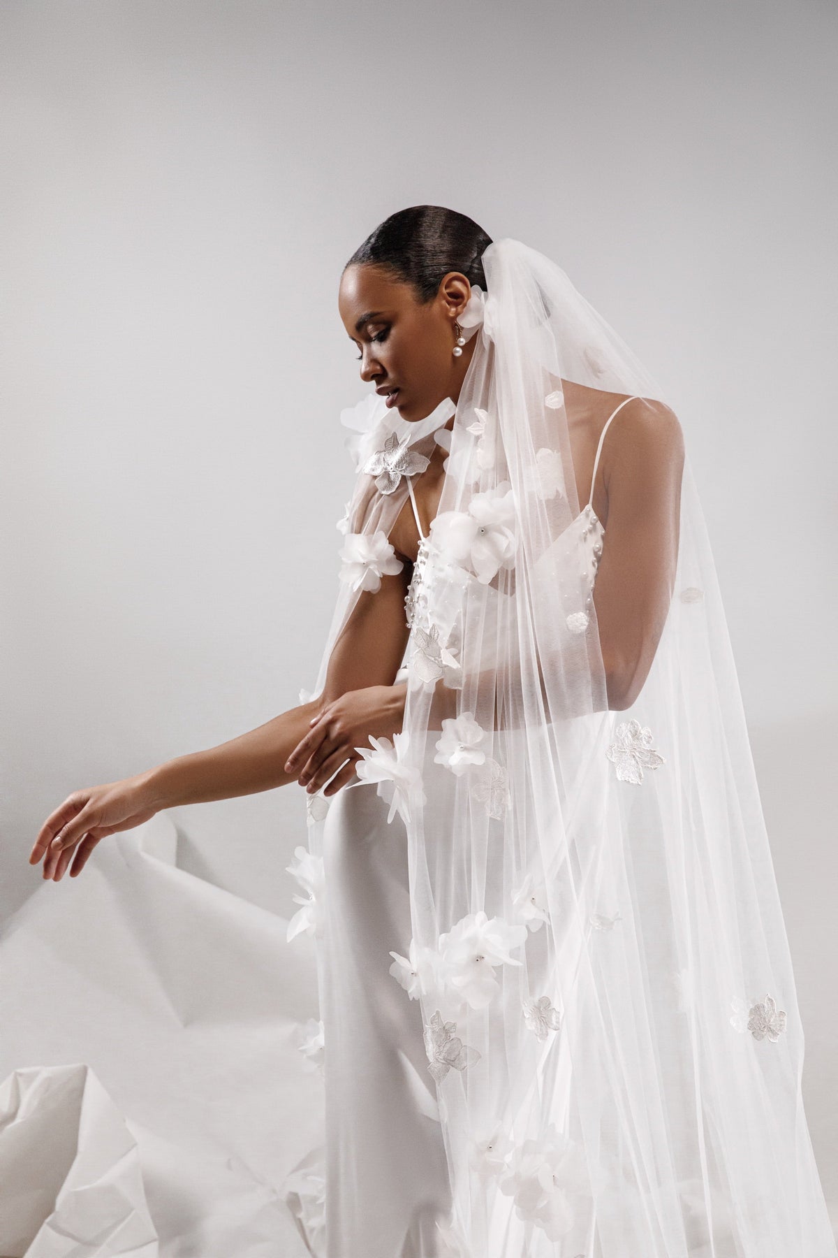 HOLLIE bridal veil with 3D flowers