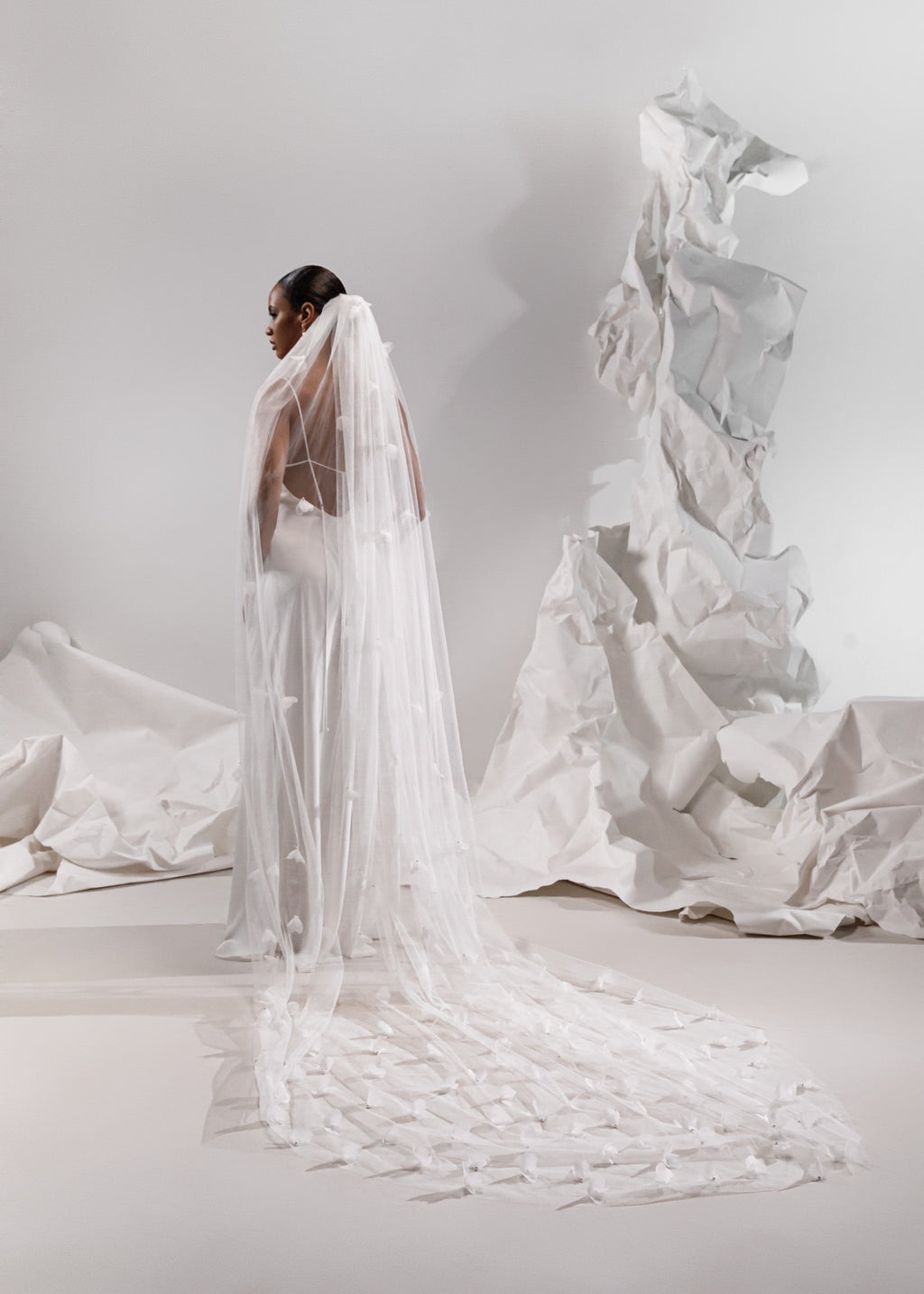 KRIS bridal veil with flower petals