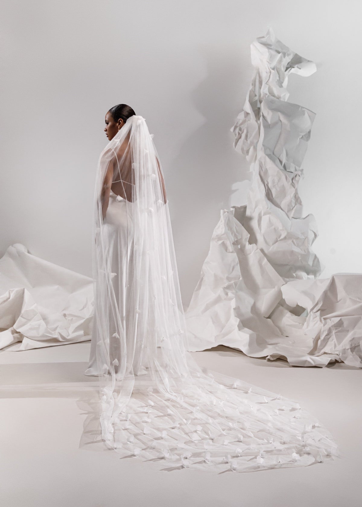 KRIS bridal veil with flower petals