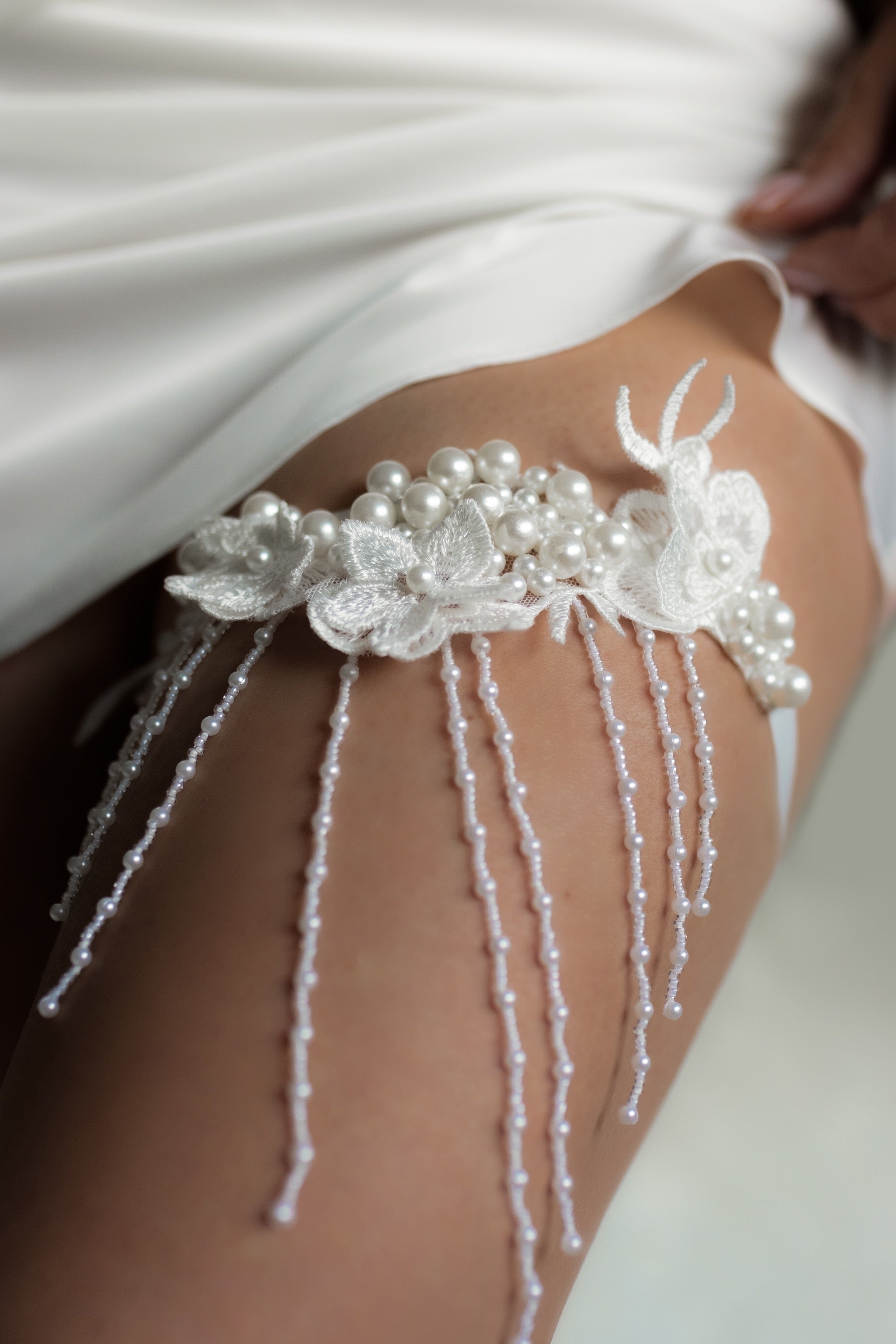 LILAC Bridal elegant garter