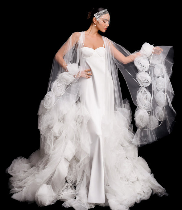 LUCY Robe with Voluminous Rose around the Sleeves