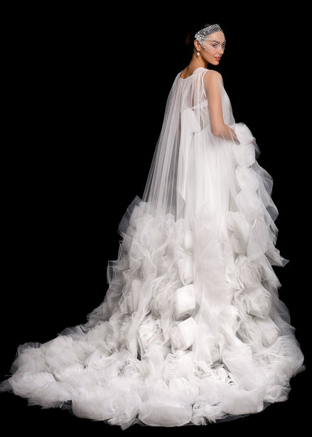 LUCY Robe with Voluminous Rose around the Sleeves