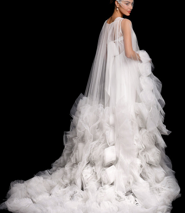 LUCY Robe with Voluminous Rose around the Sleeves