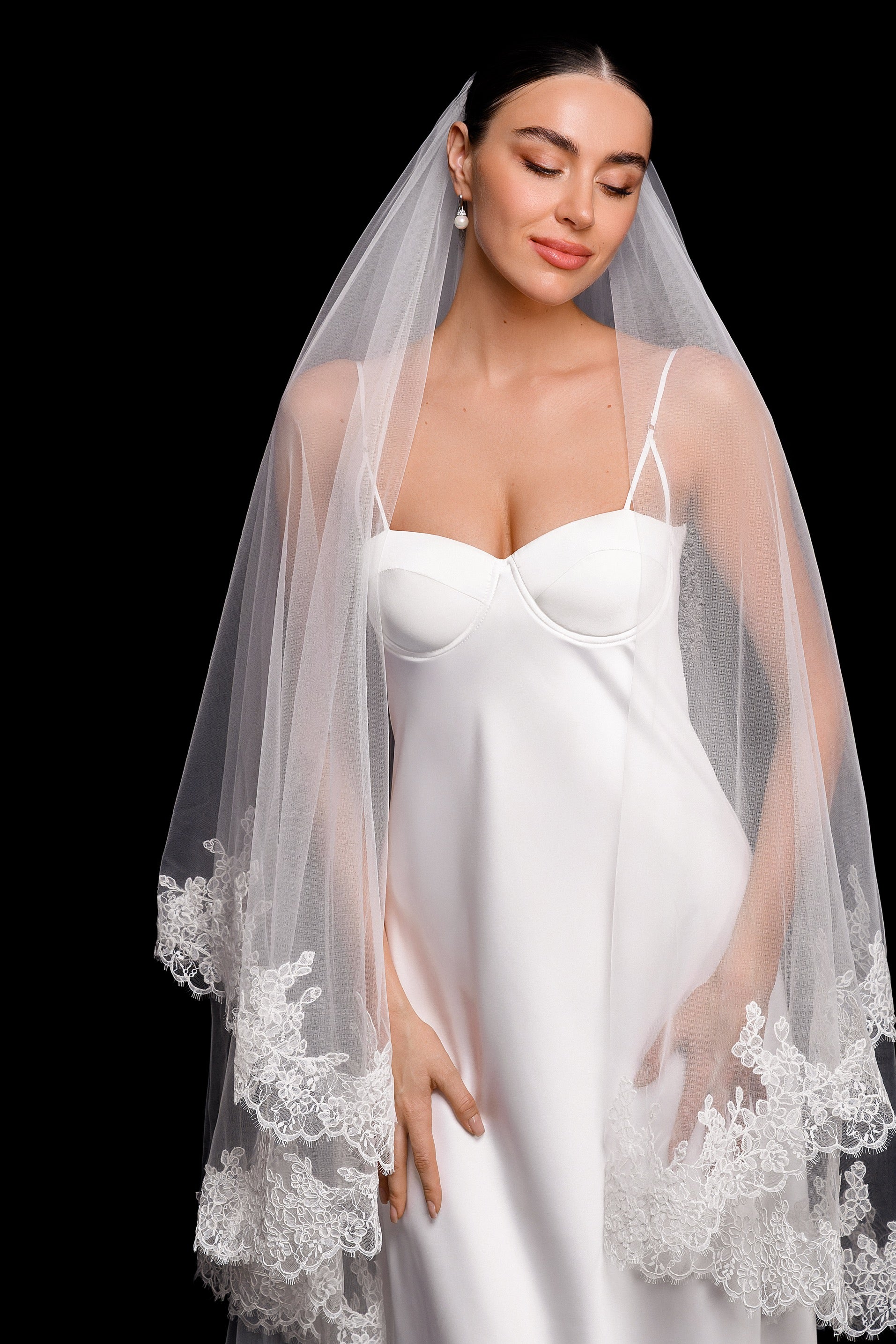 MADONNA Veil with Lace Trim