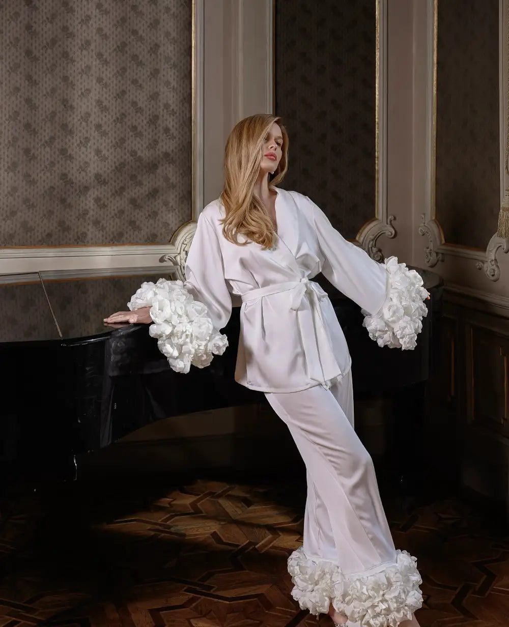 MEGANE WHITE pyjama set with voluminous flowers