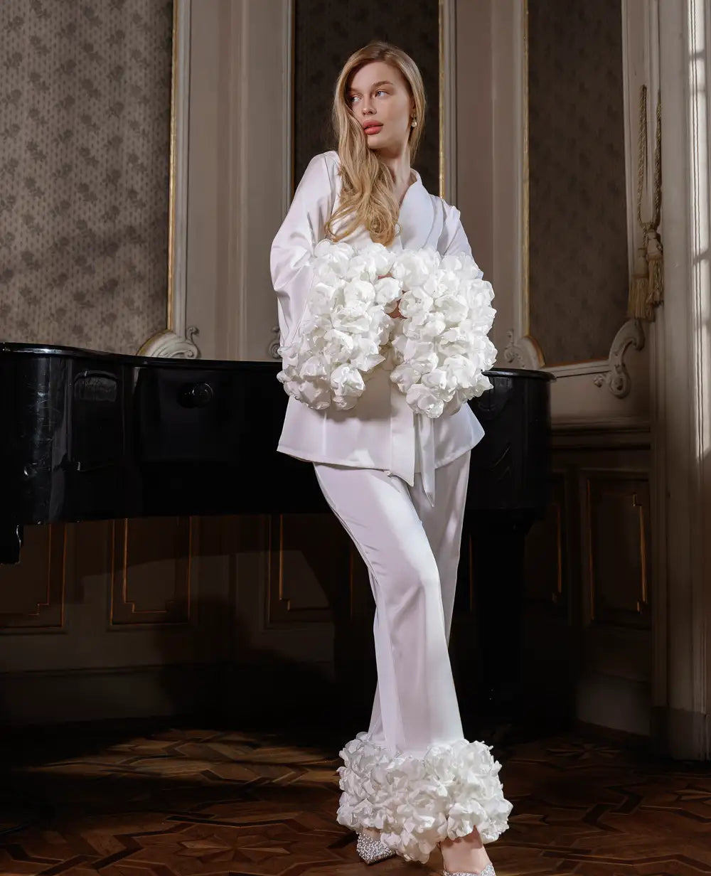 MEGANE WHITE pyjama set with voluminous flowers