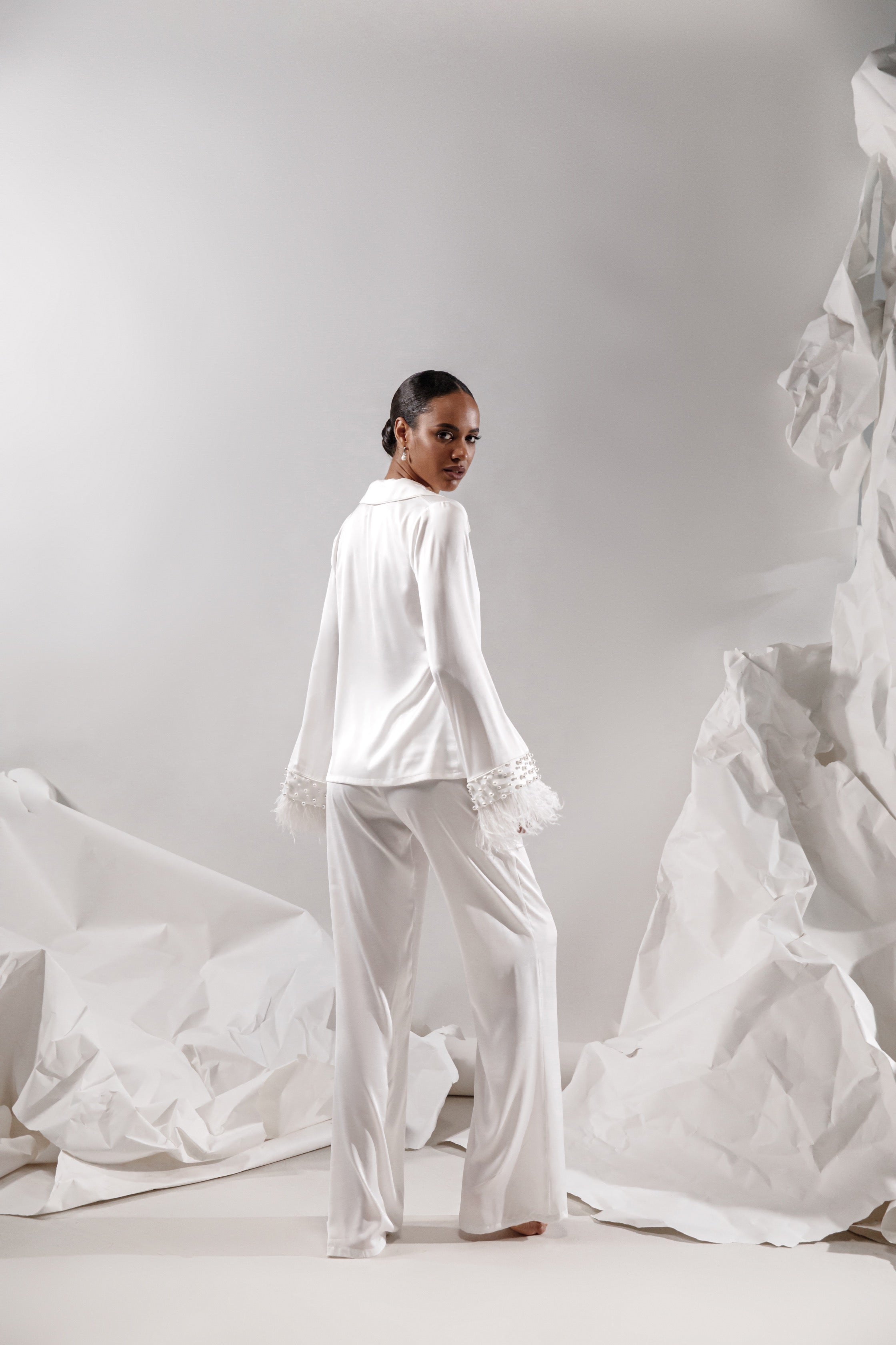 RACHEL White silk pajama set with pearls and feathers
