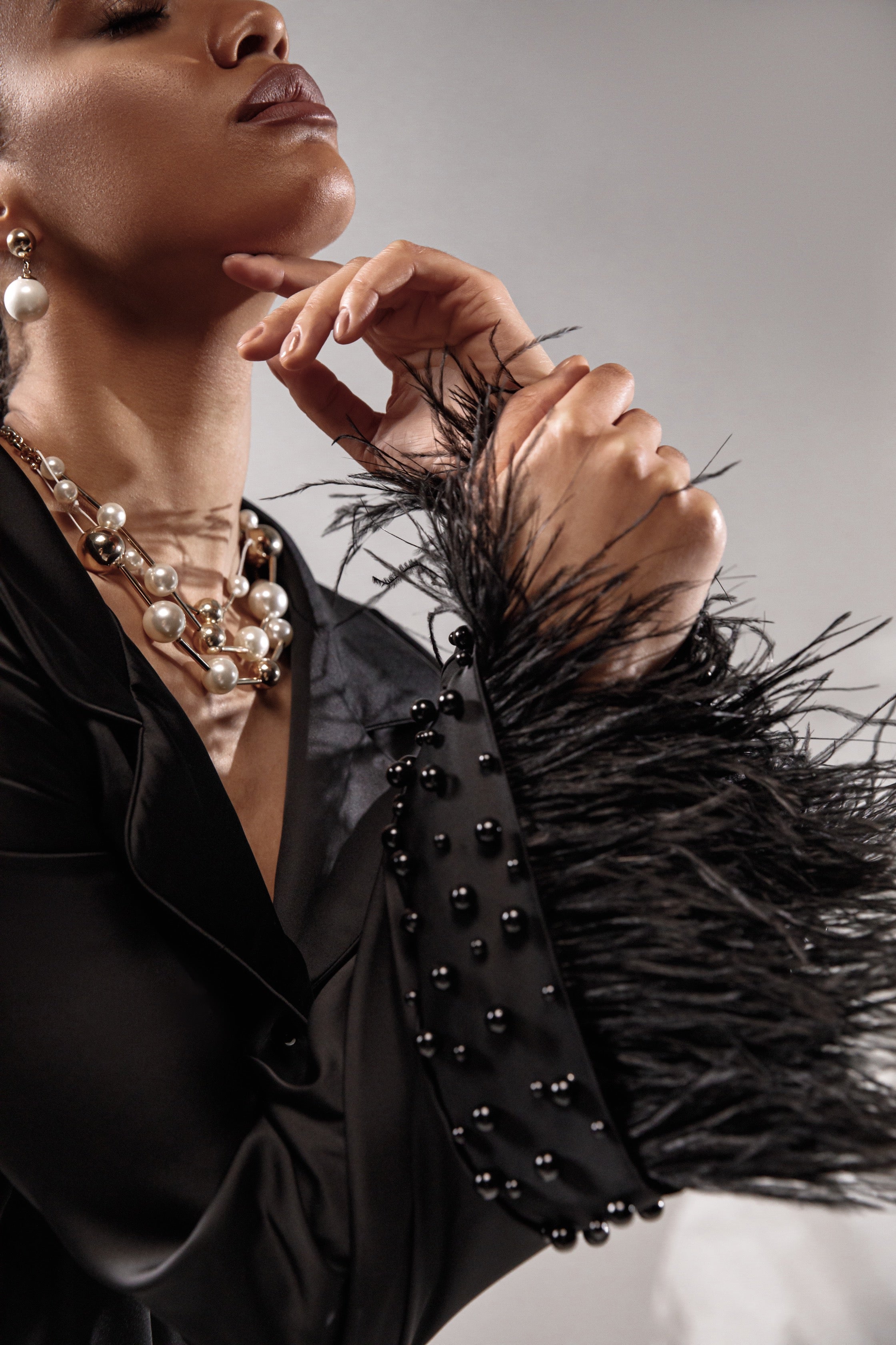 RACHEL Black silk pajama set with pearls and feathers