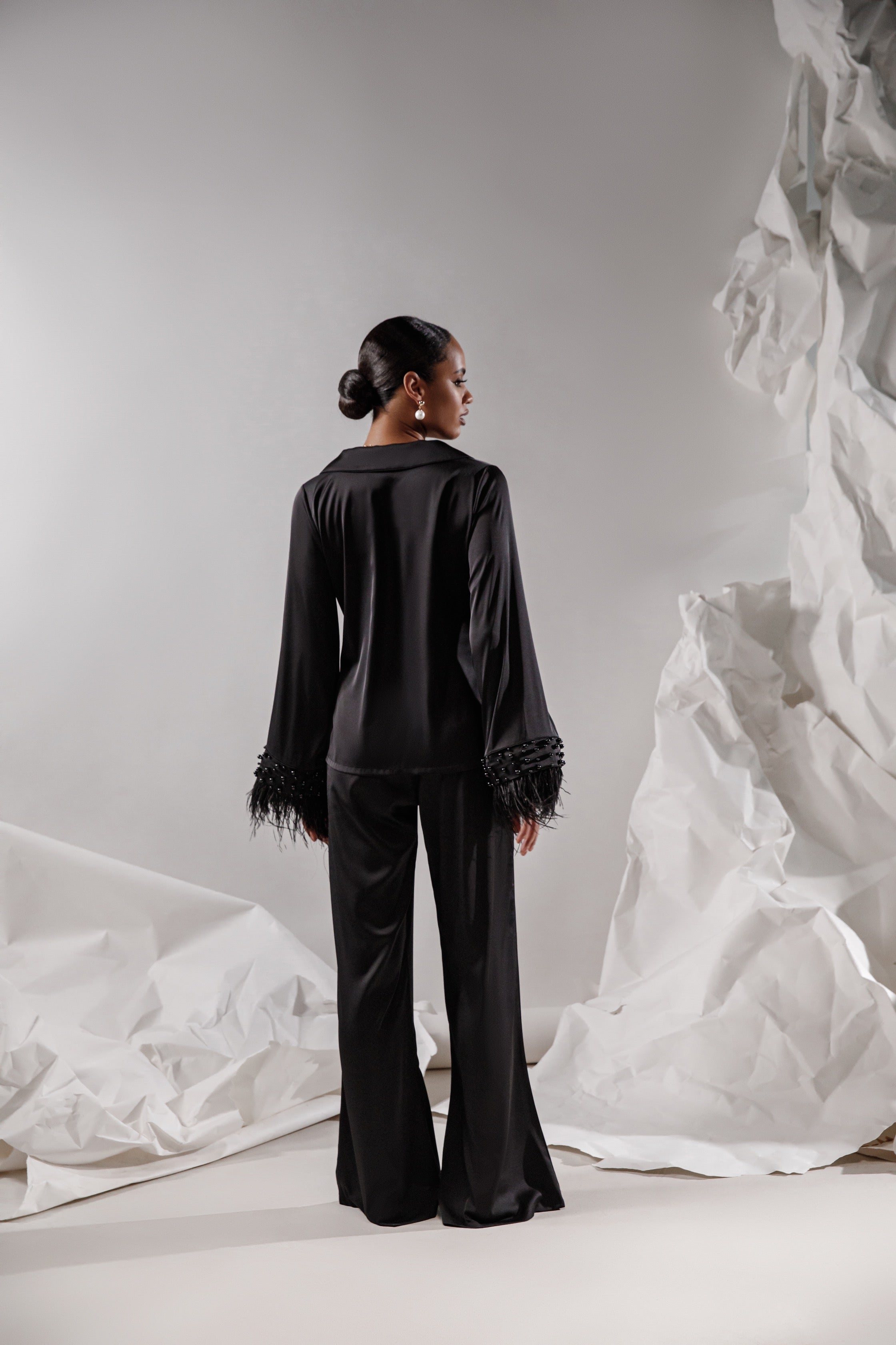 RACHEL Black silk pajama set with pearls and feathers