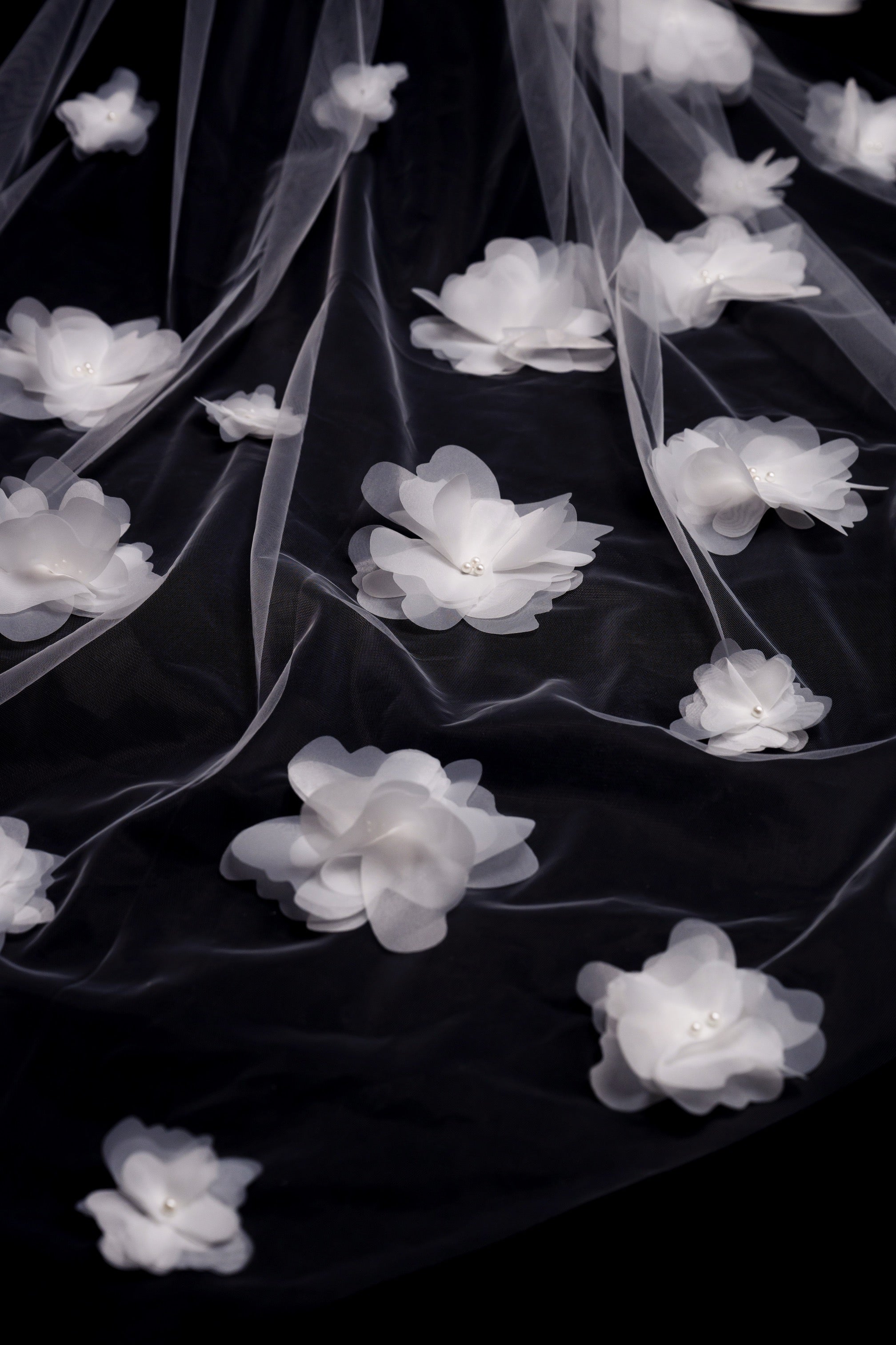 WHITE LOTUS veil with voluminous flowers