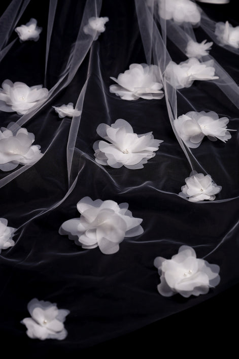 WHITE LOTUS veil with voluminous flowers