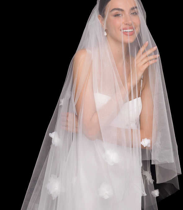 WHITE LOTUS veil with voluminous flowers