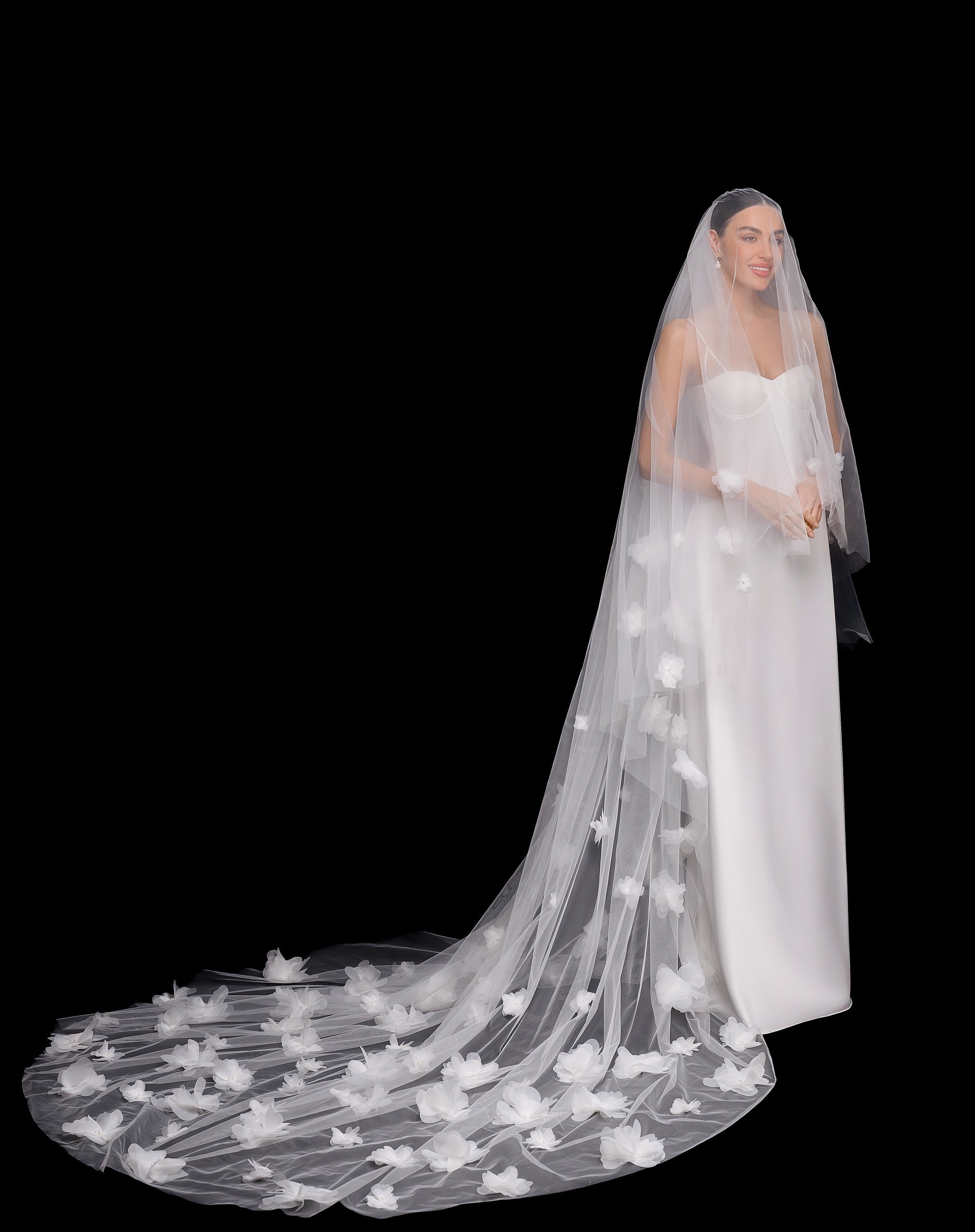 WHITE LOTUS veil with voluminous flowers